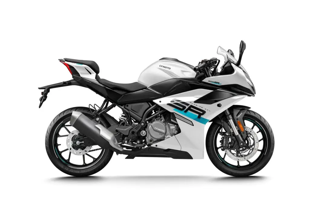 MY2023_300SR_Nebula White_Right
